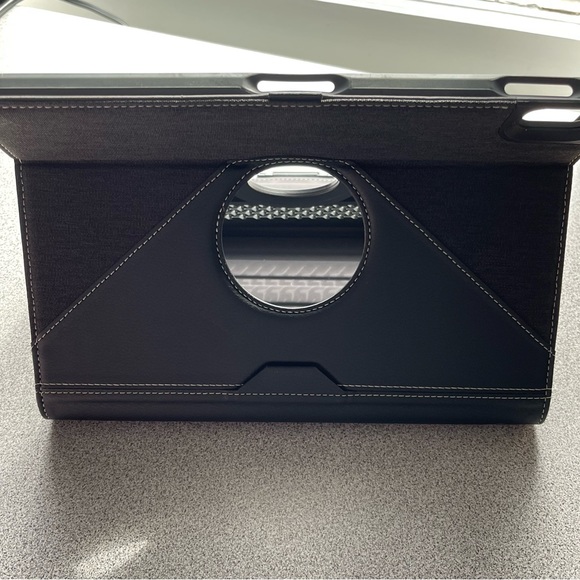 Targus Versa Vu 360-Degree Black & Grey iPad Pro Case 11 Inch - Picture 8 of 10